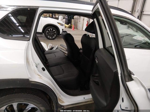 2024 TOYOTA COROLLA CROSS XLE 8