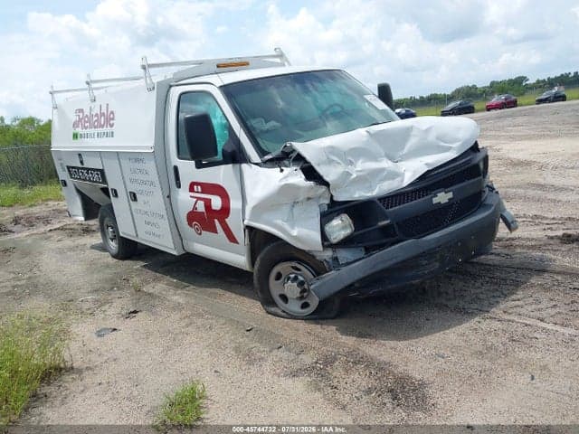 2017 CHEVROLET EXPRESS CUTAWAY WORK VAN 1
