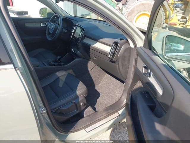 2025 VOLVO XC40 B5 CORE BRIGHT THEME 5