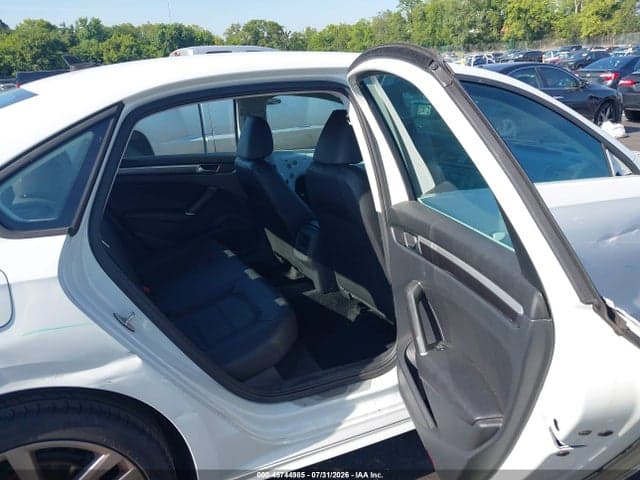 2018 VOLKSWAGEN PASSAT 2.0T R-LINE/2.0T S 8