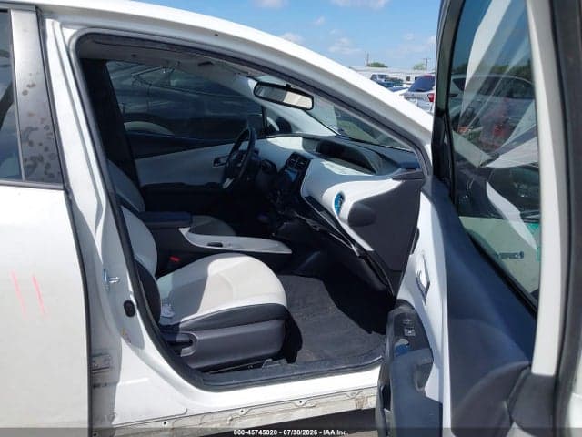 2017 TOYOTA PRIUS FOUR 5
