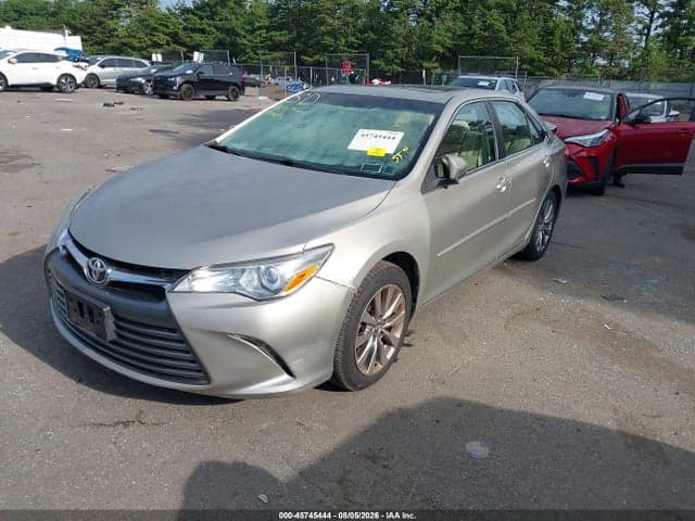 2017 TOYOTA CAMRY XLE 2