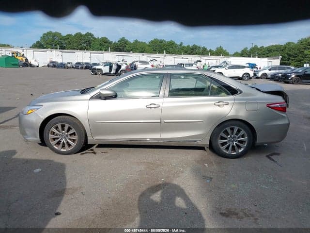 2017 TOYOTA CAMRY XLE 14