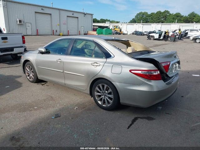 2017 TOYOTA CAMRY XLE 3