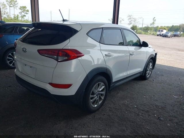 2017 HYUNDAI TUCSON SE 4