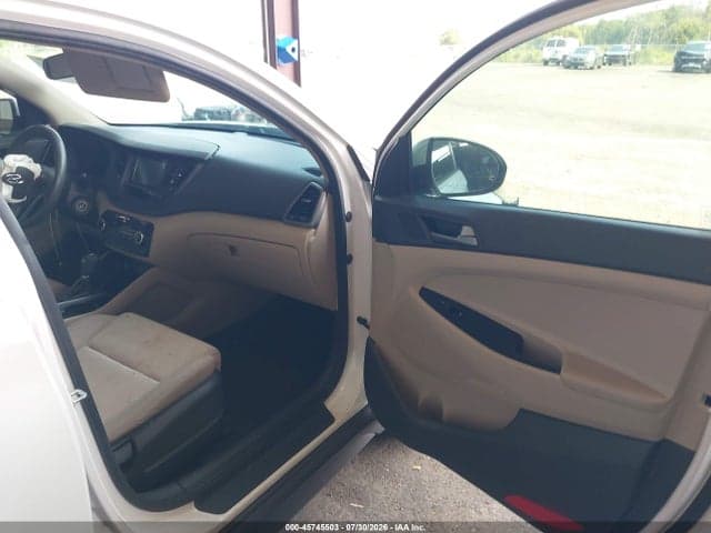 2017 HYUNDAI TUCSON SE 5