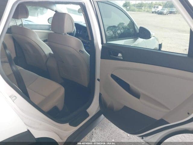2017 HYUNDAI TUCSON SE 8