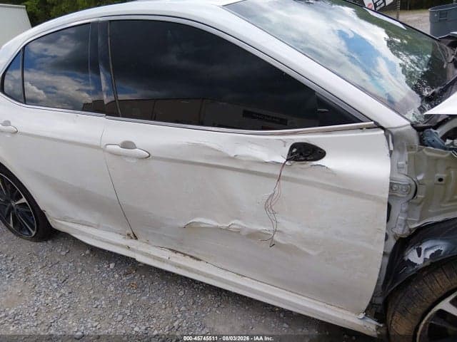 2018 TOYOTA CAMRY XSE 19