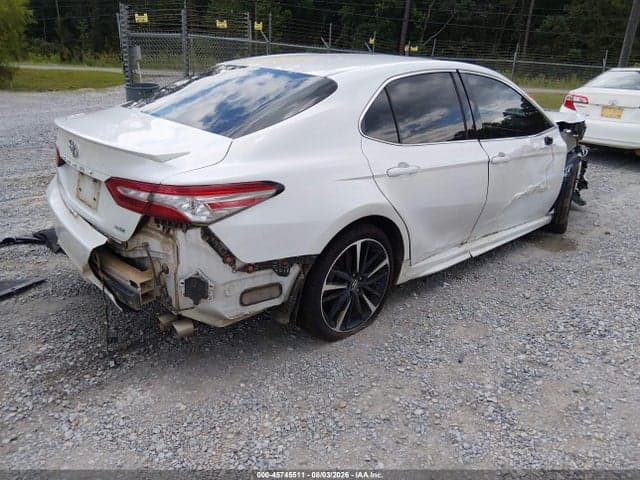 2018 TOYOTA CAMRY XSE 4