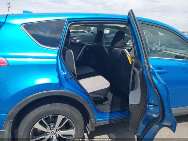 2017 TOYOTA RAV4 XLE 8