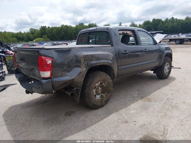 2017 TOYOTA TACOMA SR V6 4