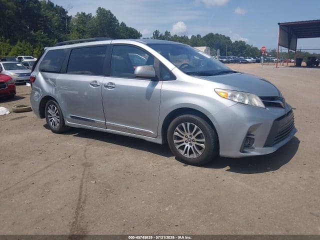 2019 TOYOTA SIENNA XLE 8 PASSENGER - 1