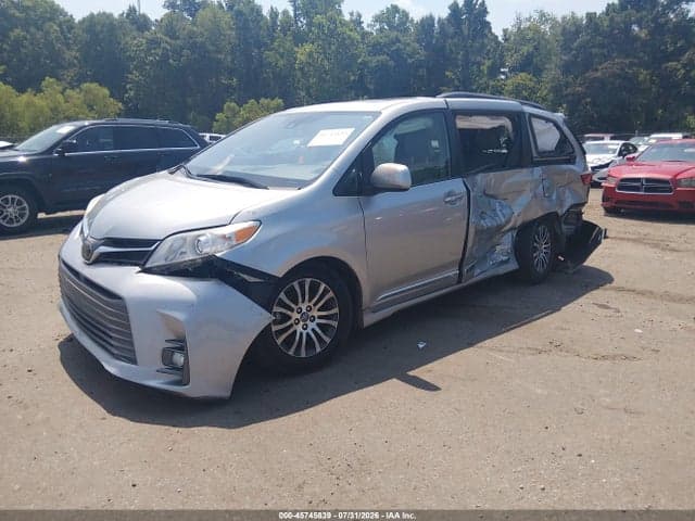 2019 TOYOTA SIENNA XLE 8 PASSENGER 2
