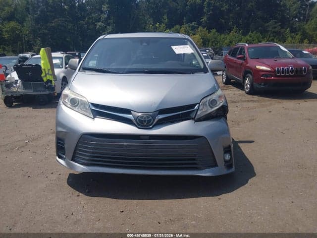 2019 TOYOTA SIENNA XLE 8 PASSENGER 12