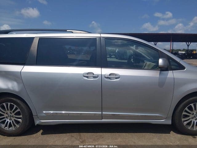 2019 TOYOTA SIENNA XLE 8 PASSENGER 13