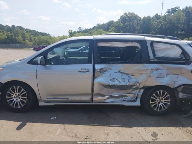 2019 TOYOTA SIENNA XLE 8 PASSENGER 14