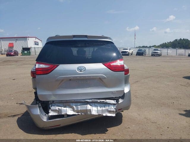2019 TOYOTA SIENNA XLE 8 PASSENGER 16