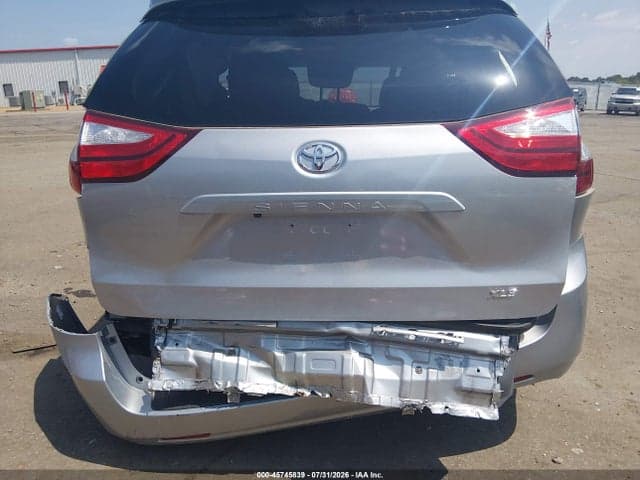 2019 TOYOTA SIENNA XLE 8 PASSENGER 17