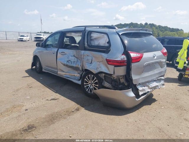 2019 TOYOTA SIENNA XLE 8 PASSENGER 3
