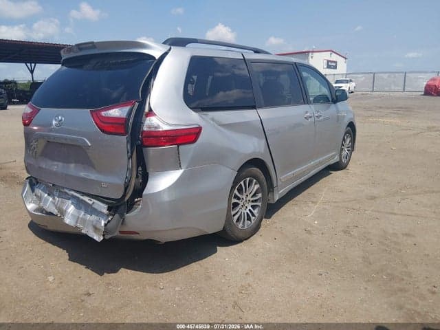 2019 TOYOTA SIENNA XLE 8 PASSENGER 4