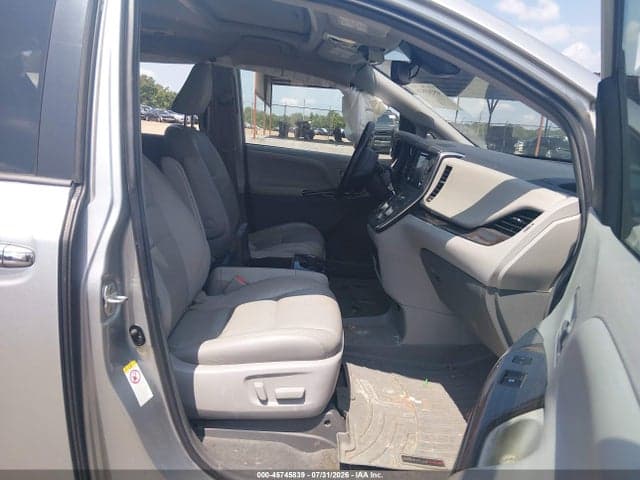 2019 TOYOTA SIENNA XLE 8 PASSENGER 5
