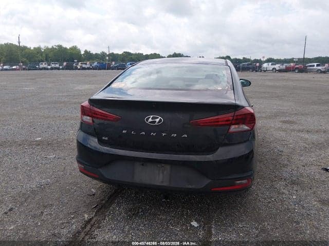 2019 HYUNDAI ELANTRA SE 16