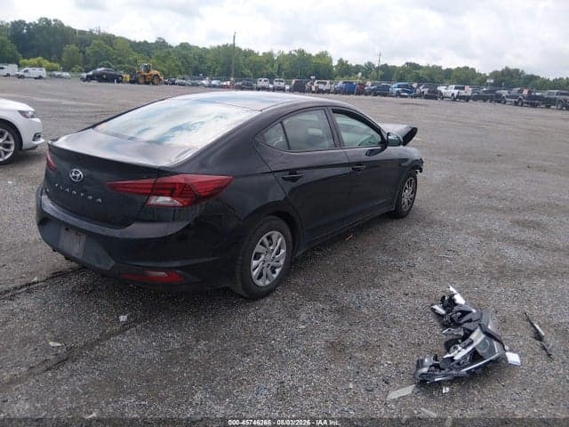 2019 HYUNDAI ELANTRA SE 4