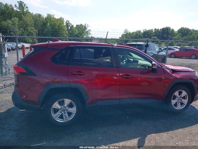 2019 TOYOTA RAV4 XLE 13