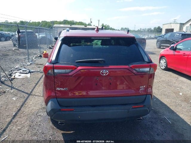 2019 TOYOTA RAV4 XLE 16