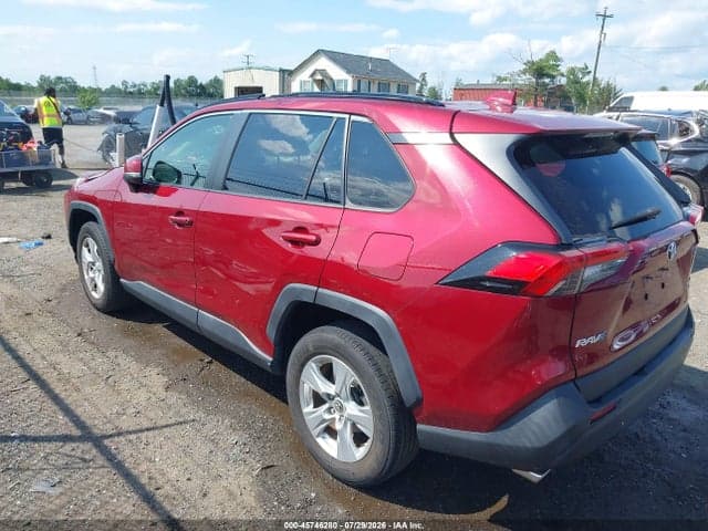 2019 TOYOTA RAV4 XLE 3