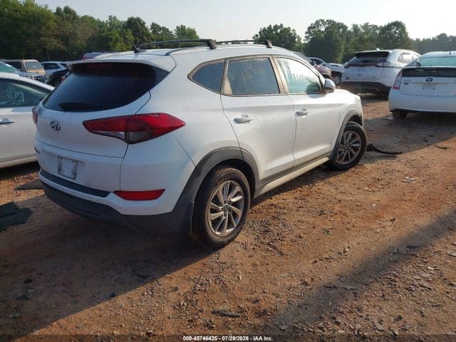 2017 HYUNDAI TUCSON SE 4