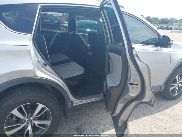2018 TOYOTA RAV4 XLE 8