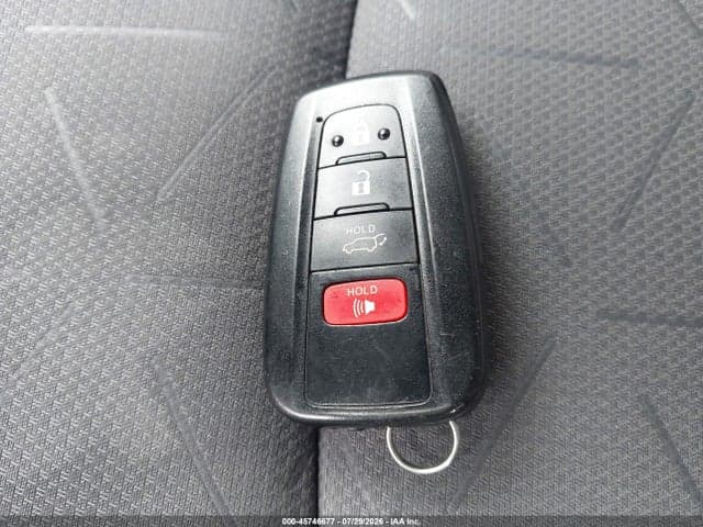 2019 TOYOTA RAV4 XLE 11