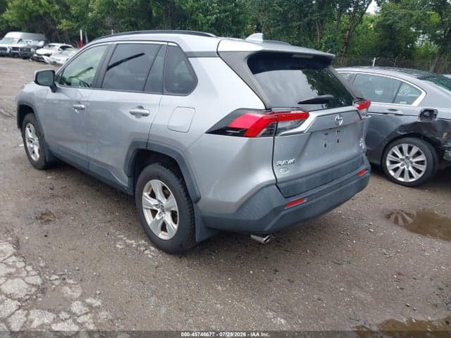 2019 TOYOTA RAV4 XLE 3