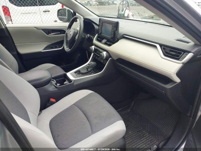 2019 TOYOTA RAV4 XLE 5