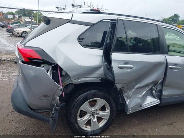 2019 TOYOTA RAV4 XLE 6