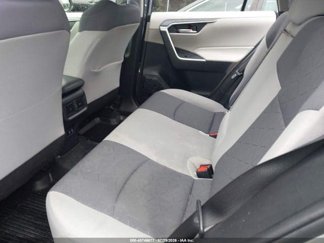 2019 TOYOTA RAV4 XLE 8