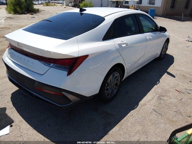 2024 HYUNDAI ELANTRA SEL 4