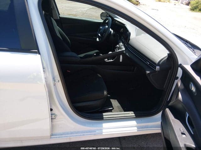 2024 HYUNDAI ELANTRA SEL 5