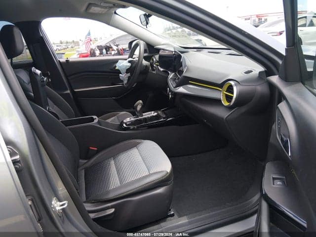 2025 CHEVROLET TRAX FWD LT 5