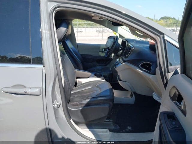 2022 CHRYSLER PACIFICA TOURING L 5