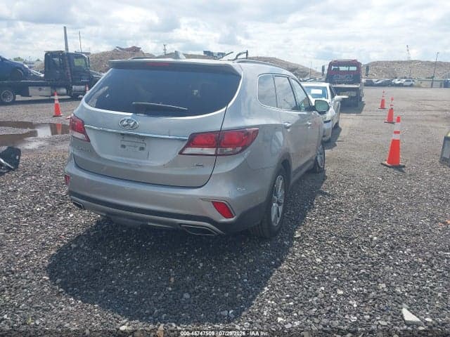2017 HYUNDAI SANTA FE SE 4