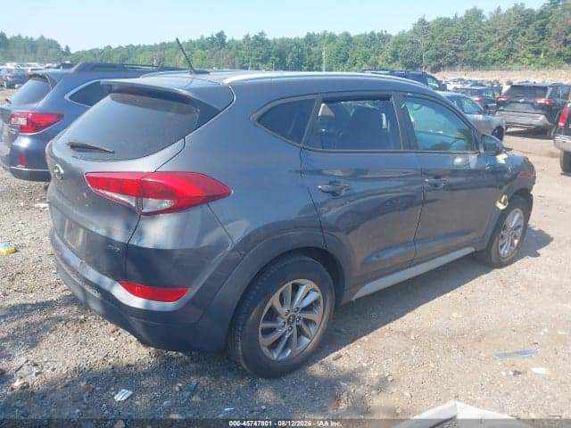 2017 HYUNDAI TUCSON SE 4