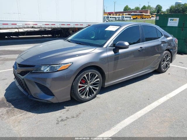 2019 TOYOTA CAMRY SE 2