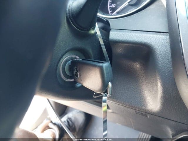 2019 TOYOTA CAMRY SE 11