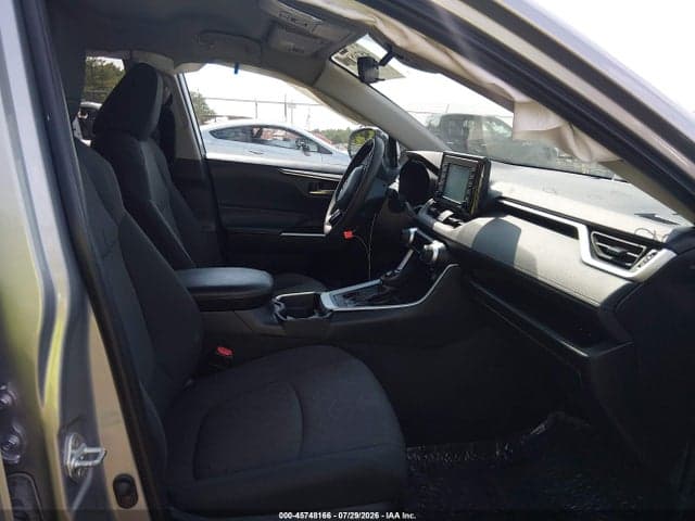 2021 TOYOTA RAV4 XLE 5