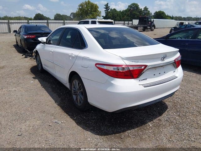 2017 TOYOTA CAMRY SE 3