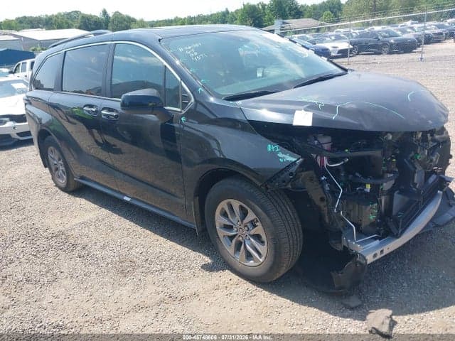 2025 TOYOTA SIENNA XLE - 1