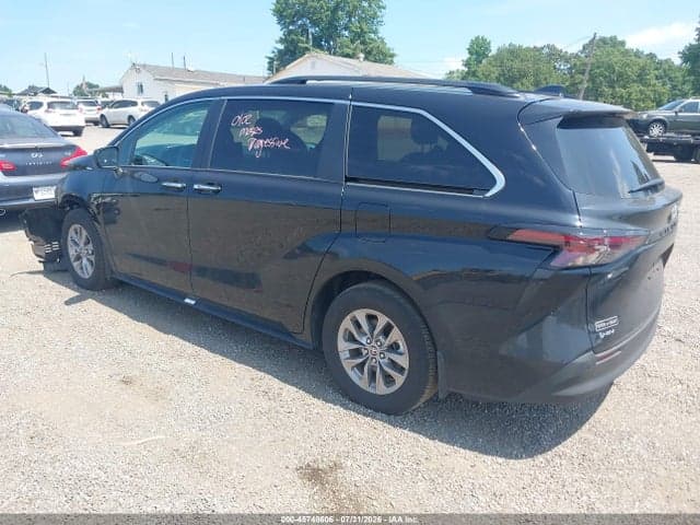 2025 TOYOTA SIENNA XLE 3