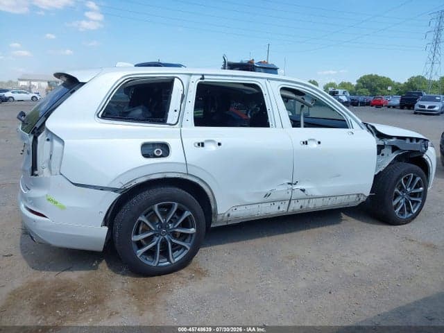 2017 VOLVO XC90 T6 MOMENTUM 14